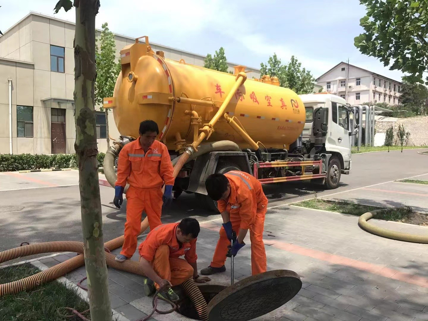 嫩江化粪池清理与5-8吨吸粪车施工效率分析